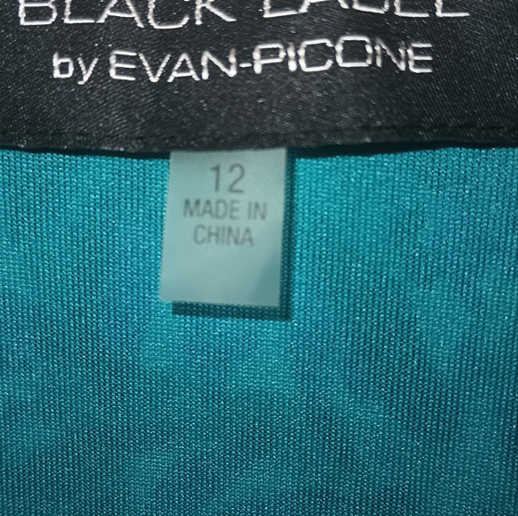 Dress - Picture 5 of 5